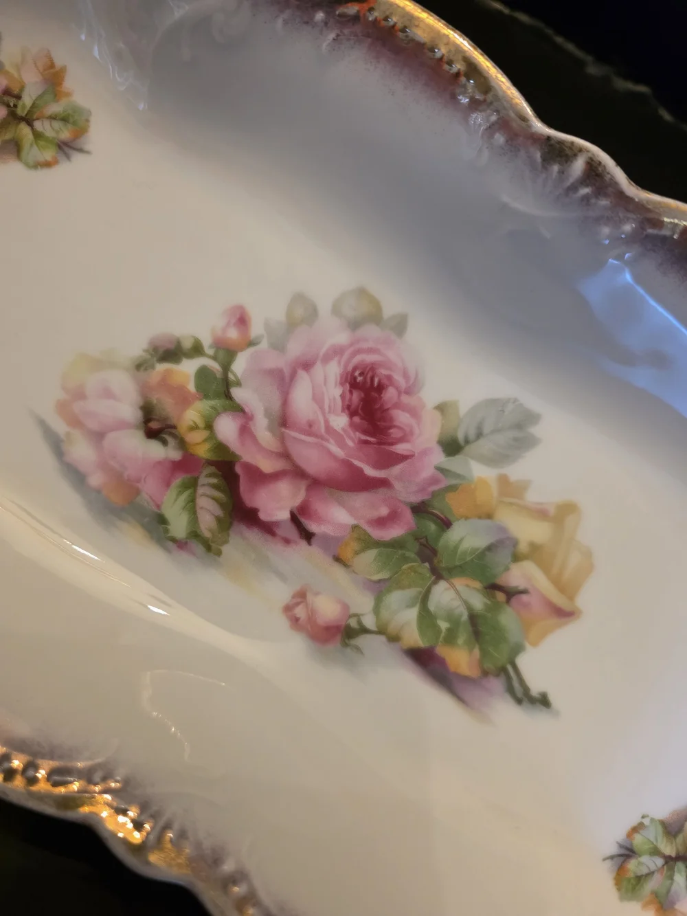 Reticulated Porcelain Serving Tray – Early 1900s – Hand‑Painted Roses - Picture 4 of 10